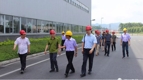 西安理工大學(xué)專(zhuān)家教授蒞臨雙興不銹鋼管工廠(chǎng)調(diào)研